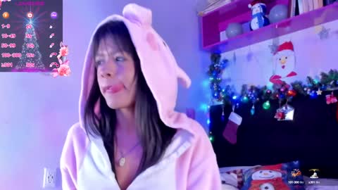 Snapshot of meganthompsonn chatting on 12-22-24, 01:01 Megan online show from 12-22-24, 01:01