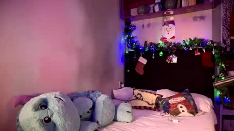 Snapshot of meganthompsonn chatting on 12-24-24, 02:33 Megan online show from 12-24-24, 02:33