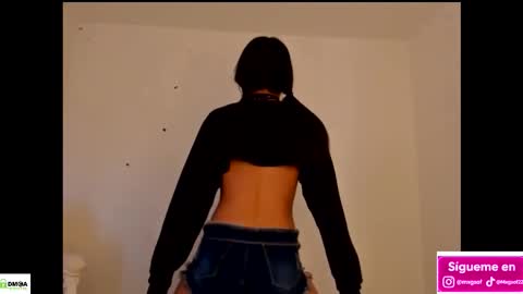 Snapshot of meganthompsonn chatting on 11-12-25, 02:06 Megan online show from 11-12-25, 02:06