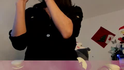 Snapshot of meganthompsonn chatting on 12-04-25, 11:57 Megan online show from 12-04-25, 11:57