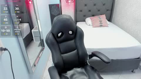 M E G A N  online show from 11-04-25, 01:32