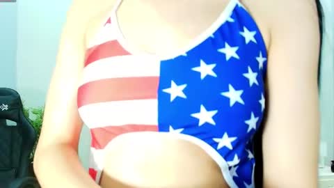 Snapshot of meggan_luxx chatting on 07-04-26, 11:05 MEGGAN LUXX online show from 07-04-26, 11:05