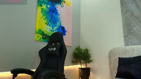 Snapshot of meggan_luxx chatting on 07-28-26, 12:48 MEGGAN LUXX online show from 07-28-26, 12:48