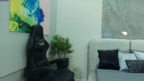 Snapshot of meggan_luxx chatting on 08-03-26, 11:05 MEGGAN LUXX online show from 08-03-26, 11:05