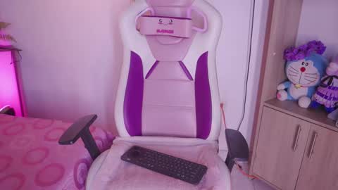 Snapshot of meggie_1j chatting on 11-13-25, 11:14 Meggie 1J online show from 11-13-25, 11:14