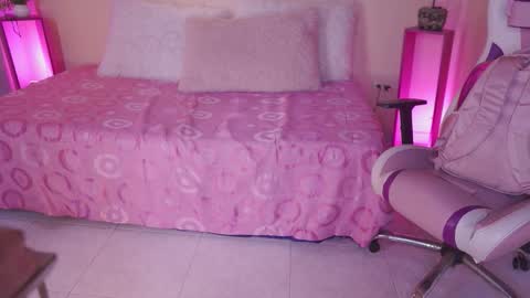 Meggie 1J online show from 11-24-25, 11:04