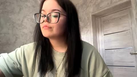 Snapshot of meghanlui chatting on 06-11-26, 02:04 Hanna online show from 06-11-26, 02:04
