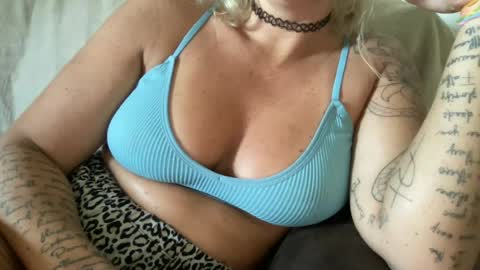 Snapshot of meghannnwesttt chatting on 07-04-26, 08:04 MeghannWest online show from 07-04-26, 08:04