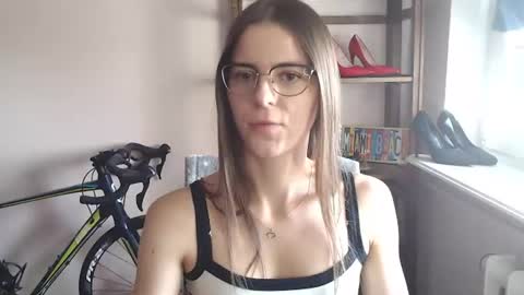 Snapshot of megi_erotic chatting on 06-25-26, 01:37 Megi online show from 06-25-26, 01:37