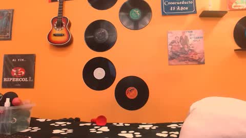 MEIS online show from 11-25-25, 01:49