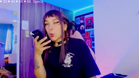 Melissa  -  -  Please help me to reach 100 thumbs up online show from 02-04-25, 08:38