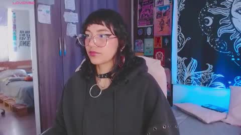 Melissa  -  -  Please help me to reach 100 thumbs up online show from 11-06-25, 04:30