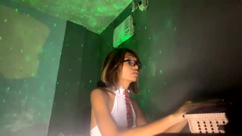 melahnie051002 online show from 02-10-26, 04:16