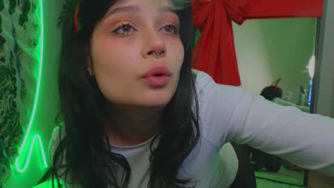 Snapshot of melan1e_ chatting on 12-25-24, 12:05 mel online show from 12-25-24, 12:05