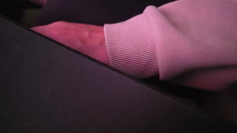 Snapshot of melandubai chatting on 06-21-26, 02:52 MelanDubai online show from 06-21-26, 02:52
