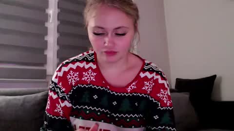 Snapshot of melani_a chatting on 12-26-24, 05:30 Melania online show from 12-26-24, 05:30