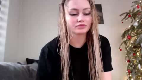 Snapshot of melani_a chatting on 01-20-25, 12:39 Melania online show from 01-20-25, 12:39