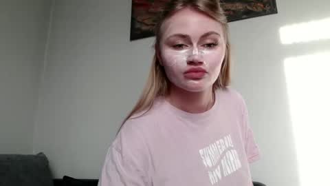 Snapshot of melani_a chatting on 01-28-25, 11:28 Melania online show from 01-28-25, 11:28