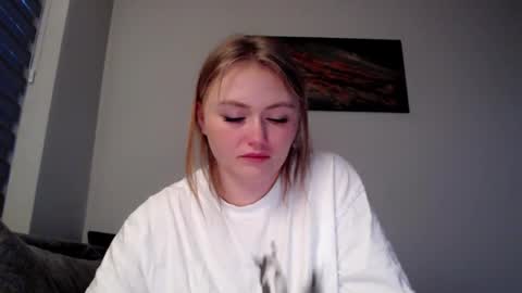 Snapshot of melani_a chatting on 02-25-25, 04:10 Melania online show from 02-25-25, 04:10