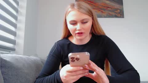 Snapshot of melani_a chatting on 11-21-25, 12:15 Melania online show from 11-21-25, 12:15