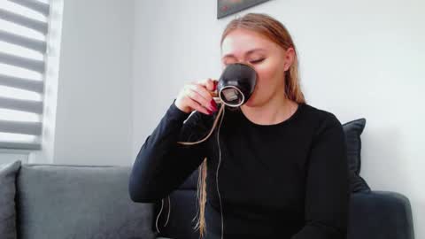 Snapshot of melani_a chatting on 01-06-26, 12:09 Melania online show from 01-06-26, 12:09