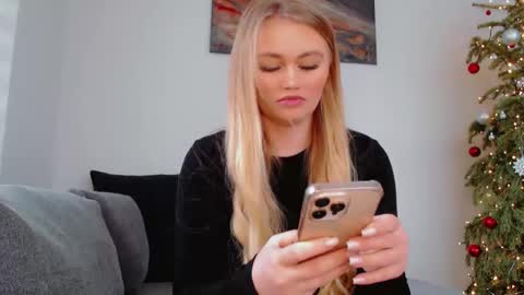 Snapshot of melani_a chatting on 01-14-26, 12:44 Melania online show from 01-14-26, 12:44