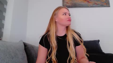 Snapshot of melani_a chatting on 01-15-26, 12:48 Melania online show from 01-15-26, 12:48