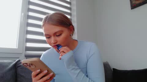 Snapshot of melani_a chatting on 02-05-26, 01:05 Melania online show from 02-05-26, 01:05