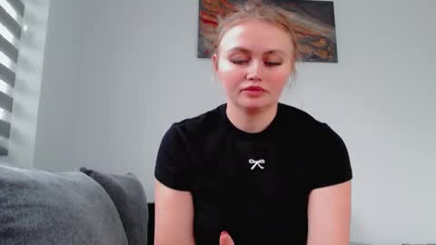 Snapshot of melani_a chatting on 02-16-26, 12:45 Melania online show from 02-16-26, 12:45