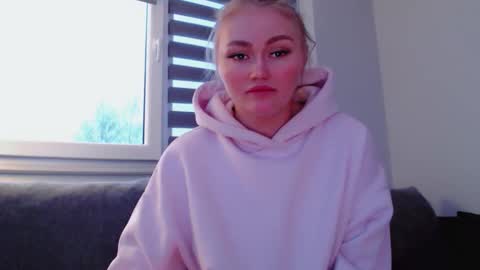 Snapshot of melani_a chatting on 02-24-26, 03:43 Melania online show from 02-24-26, 03:43