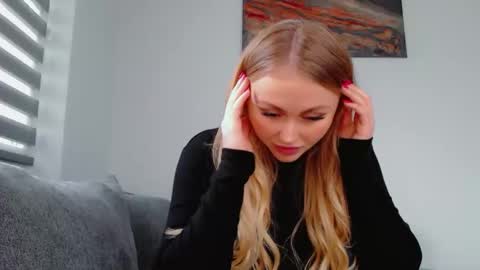 Snapshot of melani_a chatting on 02-28-26, 01:12 Melania online show from 02-28-26, 01:12