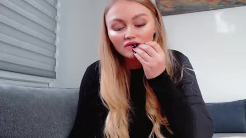 Snapshot of melani_a chatting on 03-12-26, 10:43 Melania online show from 03-12-26, 10:43