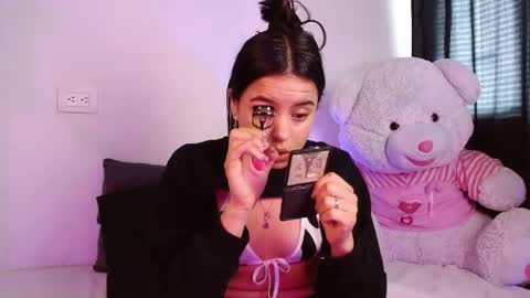 Snapshot of melani_bear chatting on 05-25-26, 02:34 MELANI online show from 05-25-26, 02:34