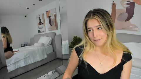 Snapshot of melanie__5 chatting on 01-22-25, 07:57 Melanie Baez online show from 01-22-25, 07:57