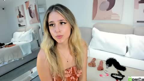 Snapshot of melanie__5 chatting on 02-10-25, 09:04 Melanie Baez online show from 02-10-25, 09:04