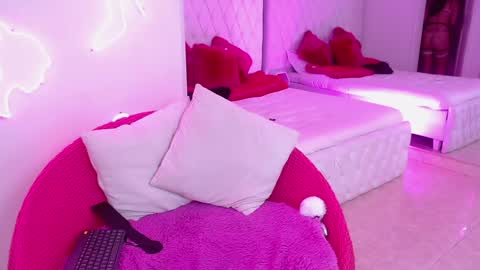 Snapshot of melanie_bianco chatting on 01-21-25, 07:15 Melanie online show from 01-21-25, 07:15