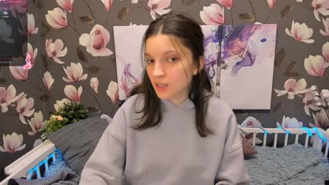 Snapshot of melanie_grant chatting on 12-18-24, 03:00 Melanie online show from 12-18-24, 03:00