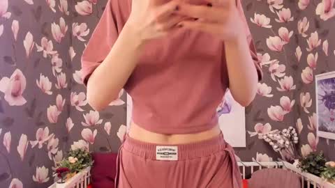 Snapshot of melanie_grant chatting on 02-19-25, 03:38 Melanie online show from 02-19-25, 03:38