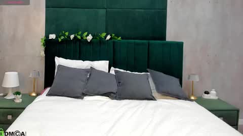 Melanie online show from 11-21-25, 01:15