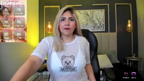 Snapshot of melanie_silver_ chatting on 02-20-25, 10:04 Melanie online show from 02-20-25, 10:04