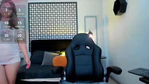 Snapshot of melanie_silver_ chatting on 11-11-25, 09:37 Melanie online show from 11-11-25, 09:37