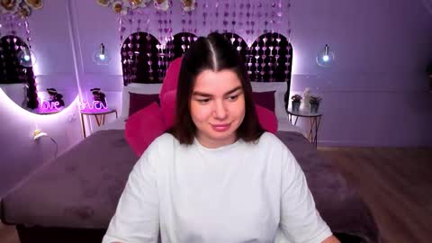 Snapshot of melaniecarterr chatting on 02-14-26, 05:26 Melanie online show from 02-14-26, 05:26