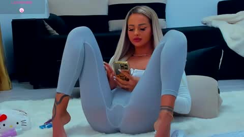 Snapshot of melanielexxx chatting on 01-06-25, 05:49 OF melanielexxx online show from 01-06-25, 05:49