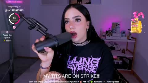 Snapshot of melanielipps chatting on 01-30-25, 08:31 Melanie online show from 01-30-25, 08:31