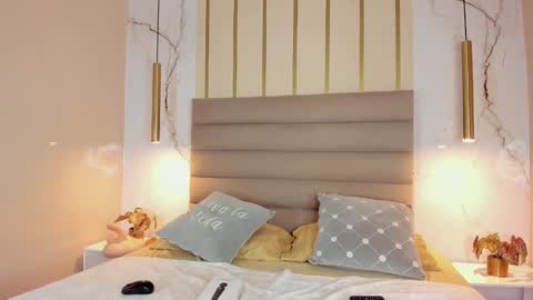 Melanie Roux online show from 01-14-26, 02:55