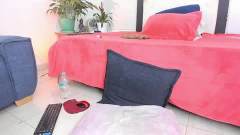 melaniie_roussel online show from 05-27-26, 01:57