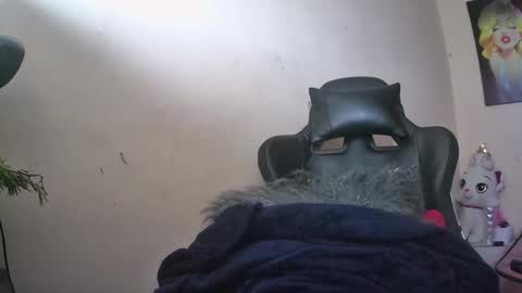 Snapshot of melany_isabella chatting on 05-30-26, 05:10 melany online show from 05-30-26, 05:10