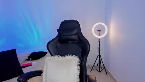 melanyrouse1 online show from 04-21-26, 01:42