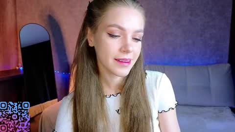 Melee Eva - Thumbs Up please  online show from 04-03-26, 08:34