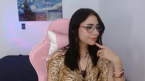 Snapshot of melhoneymoon chatting on 09-14-25, 02:00 Mel online show from 09-14-25, 02:00